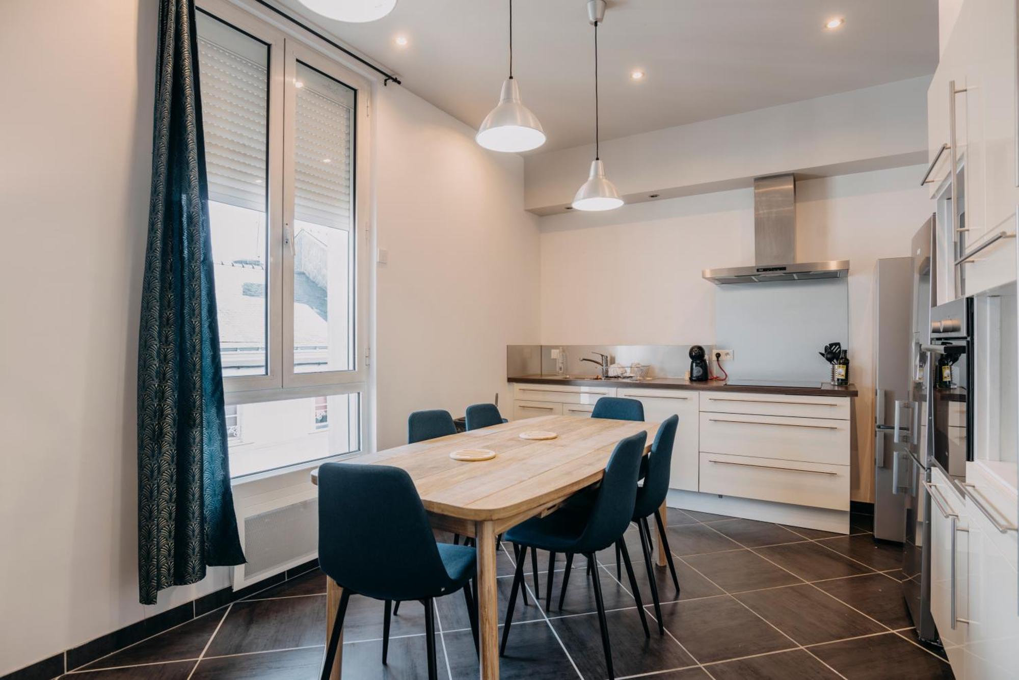 Coeur De Ville: Central City Apartment with Wi-Fi & Netflix Cholet Exterior photo